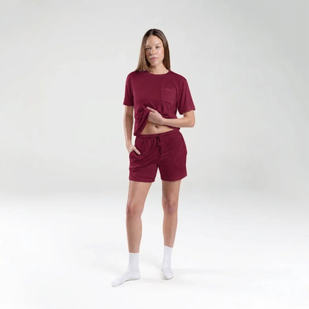 Sam wears a size M