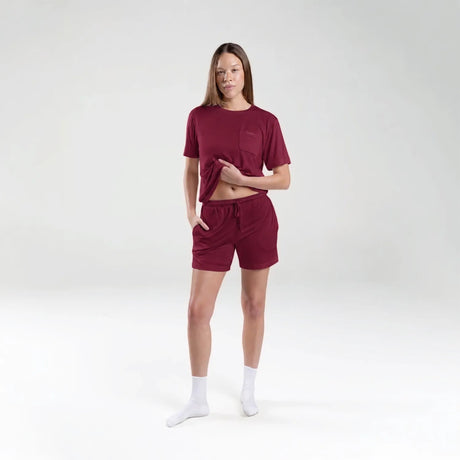 Sam wears a size M