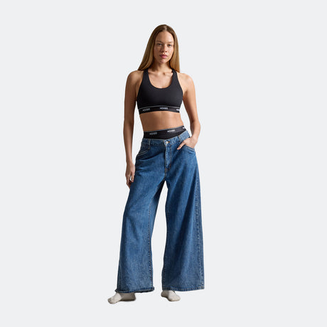Sam wears a size M