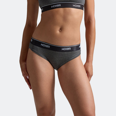 Dayana wears a size S