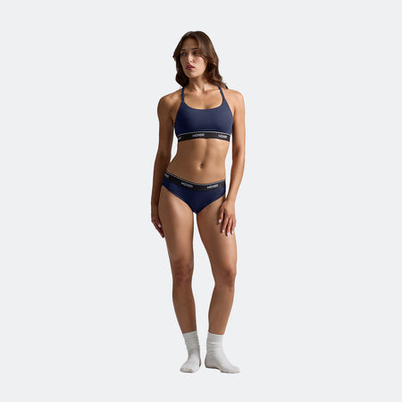 Dayana wears a size S