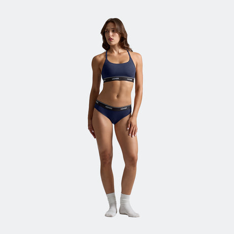 Dayana wears a size S