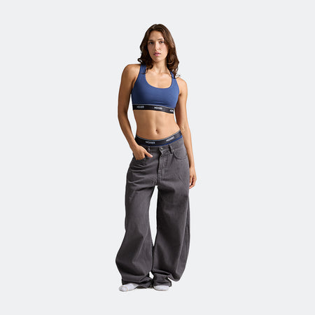 Dayana wears a size S