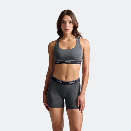 Dayana wears a size S