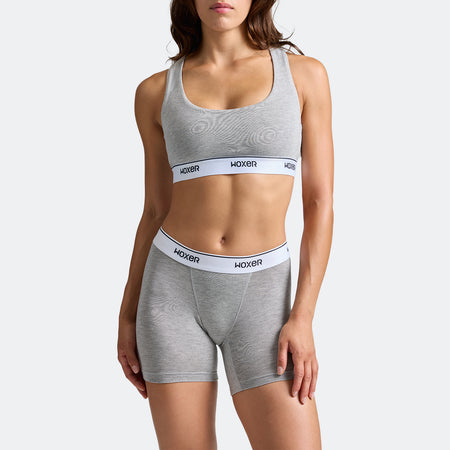 Dayana wears a size S