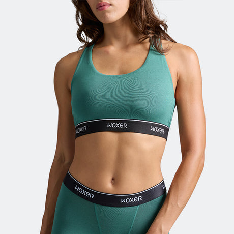 Dayana wears a size S