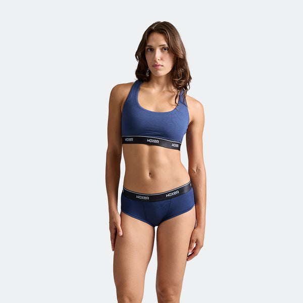 Dayana wears a size S