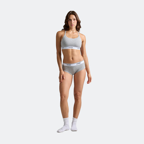 Dayana wears a size S