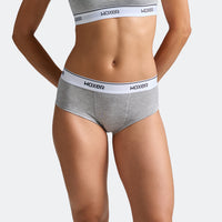 Dayana wears a size S