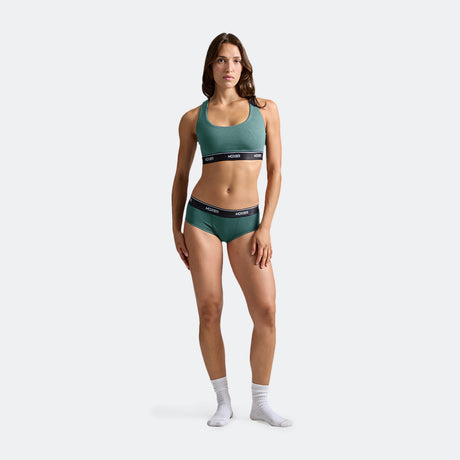 Dayana wears a size S