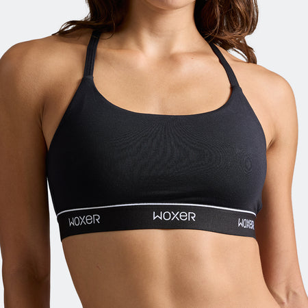 Dayana wears a size S