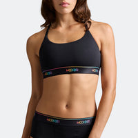 Dayana wears a size S