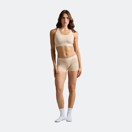 Dayana wears a size S