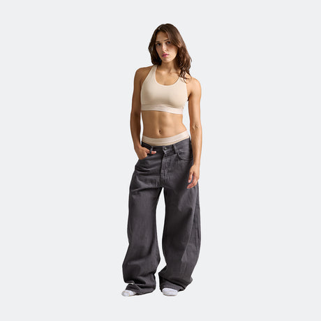 Dayana wears a size S