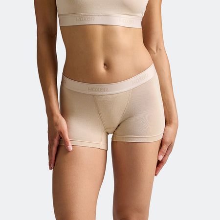 Dayana wears a size S