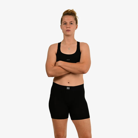 Ashleigh wears a size M