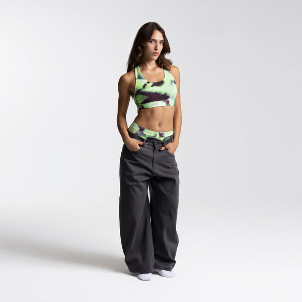 Dayana wears a size S