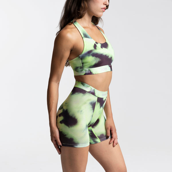 Dayana wears a size S