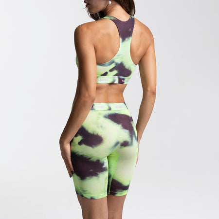 Dayana wears a size S