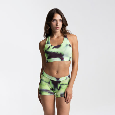 Dayana wears a size S