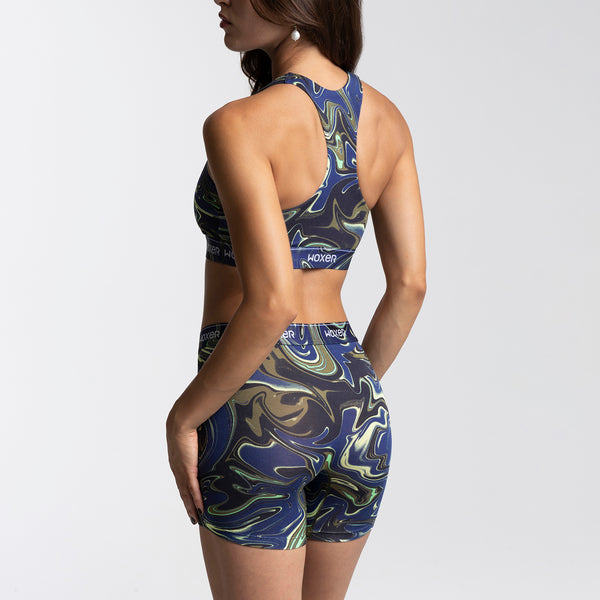 Dayana wears a size S