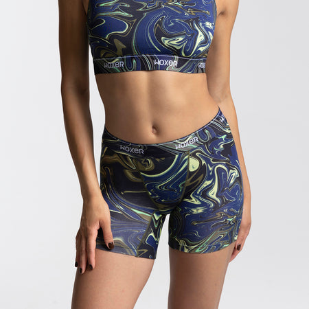 Dayana wears a size S