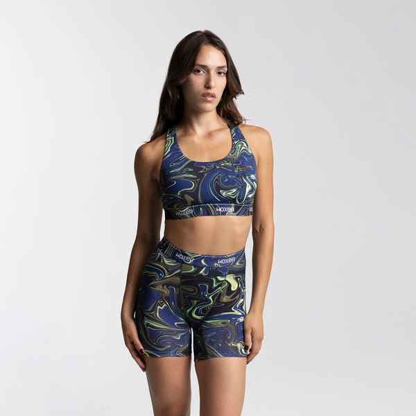 Dayana wears a size S