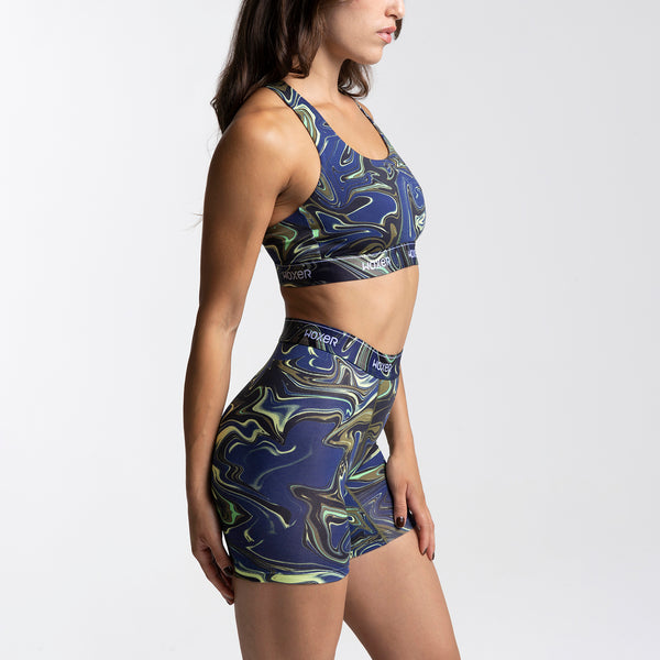 Dayana wears a size S