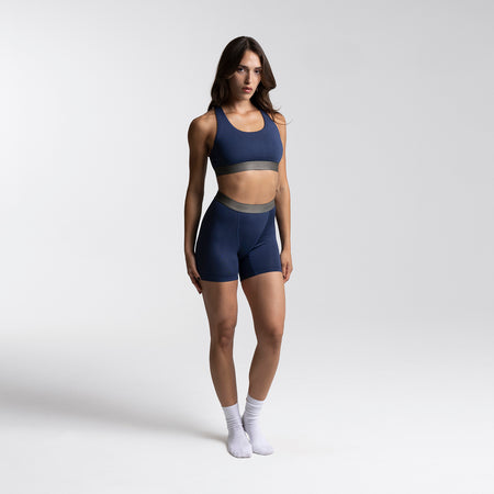 Dayana wears a size S