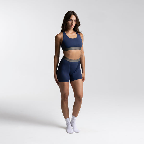 Dayana wears a size S