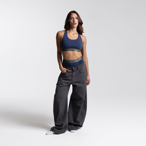 Dayana wears a size S