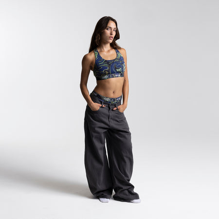 Dayana wears a size S