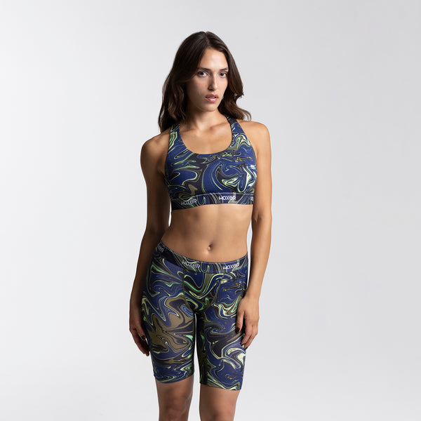 Dayana wears a size S