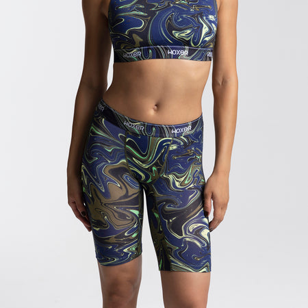 Dayana wears a size S