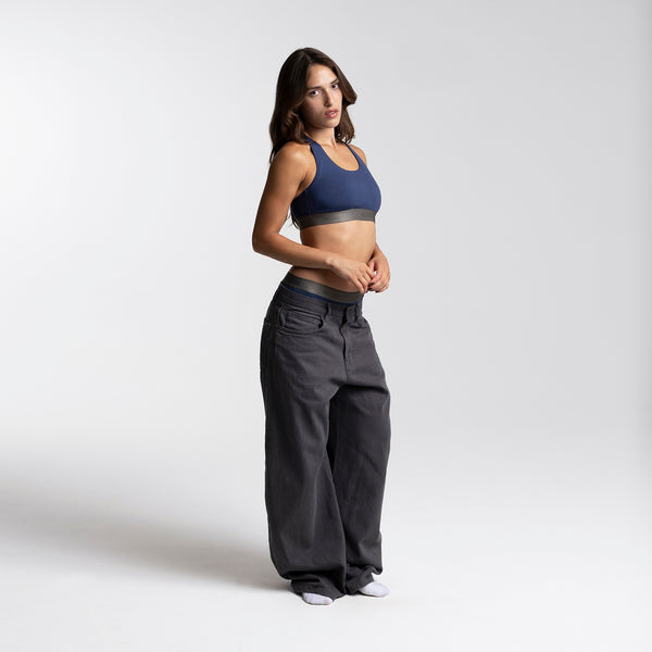 Dayana wears a size S