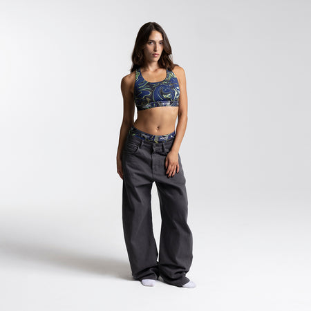 Dayana wears a size S