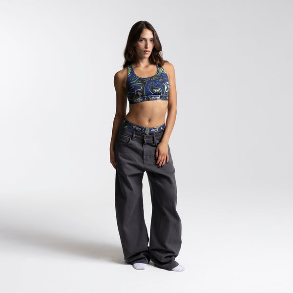 Dayana wears a size S