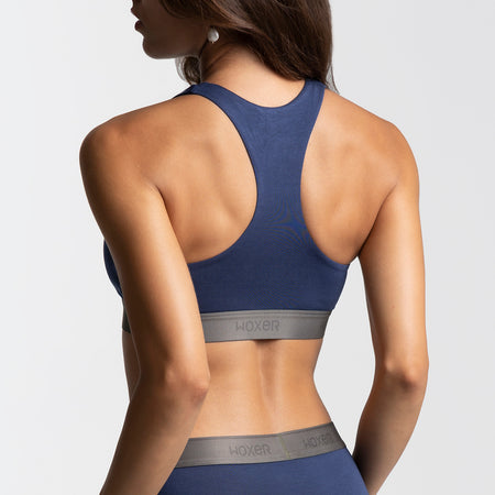 Dayana wears a size S