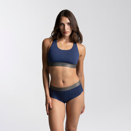 Dayana wears a size S