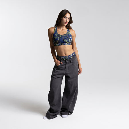 Dayana wears a size S