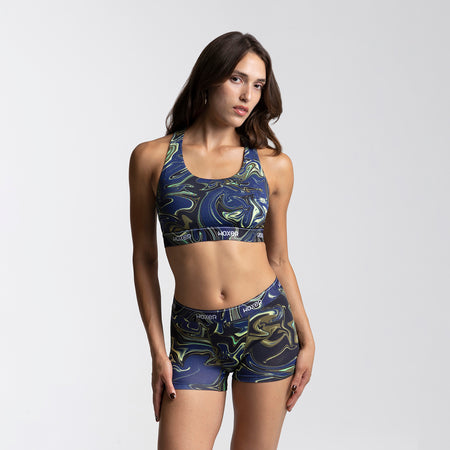 Dayana wears a size S