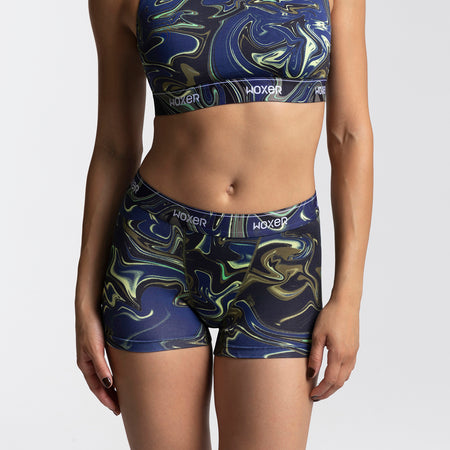 Dayana wears a size S