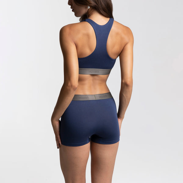 Dayana wears a size S