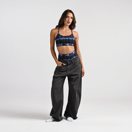 Dayana wears a size S