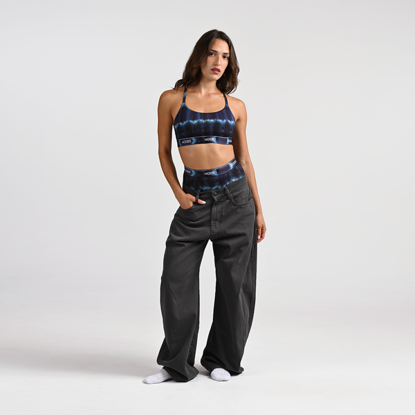 Dayana wears a size S