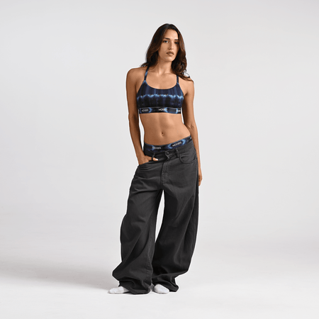 Dayana wears a size S