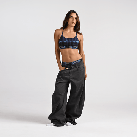 Dayana wears a size S
