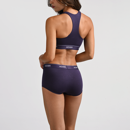 Dayana wears a size S