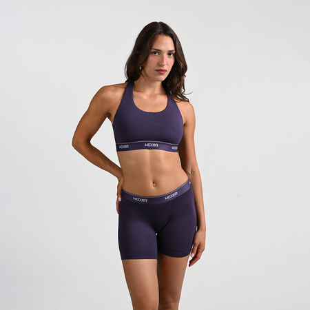 Dayana wears a size S