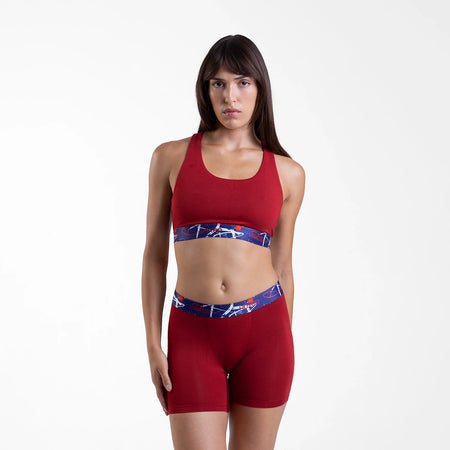 Dayana wears a size S